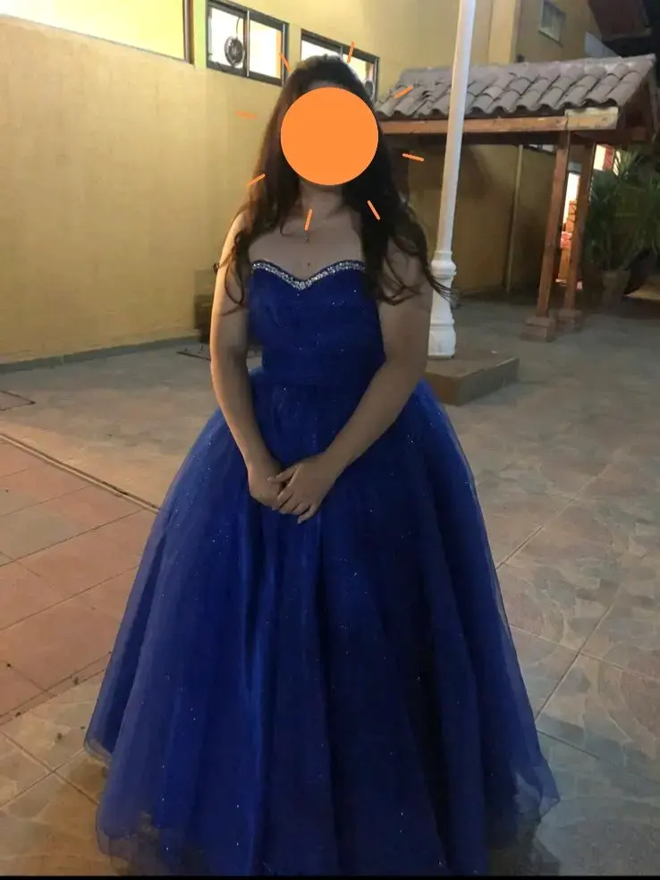 Vestido de fiesta azul con brillo y detalle de pedrería - 4