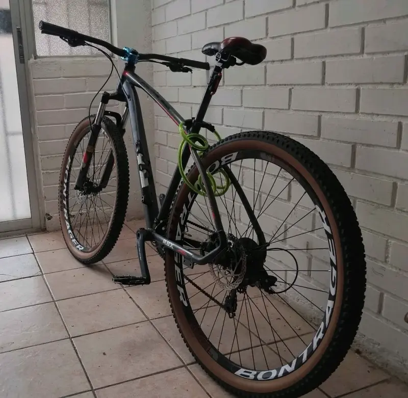 Bicicleta de montaña RBX con llantas Bontrager - 3