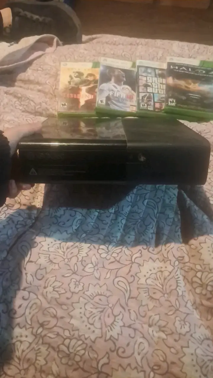 Consola Xbox 360 con juegos incluidos - 2