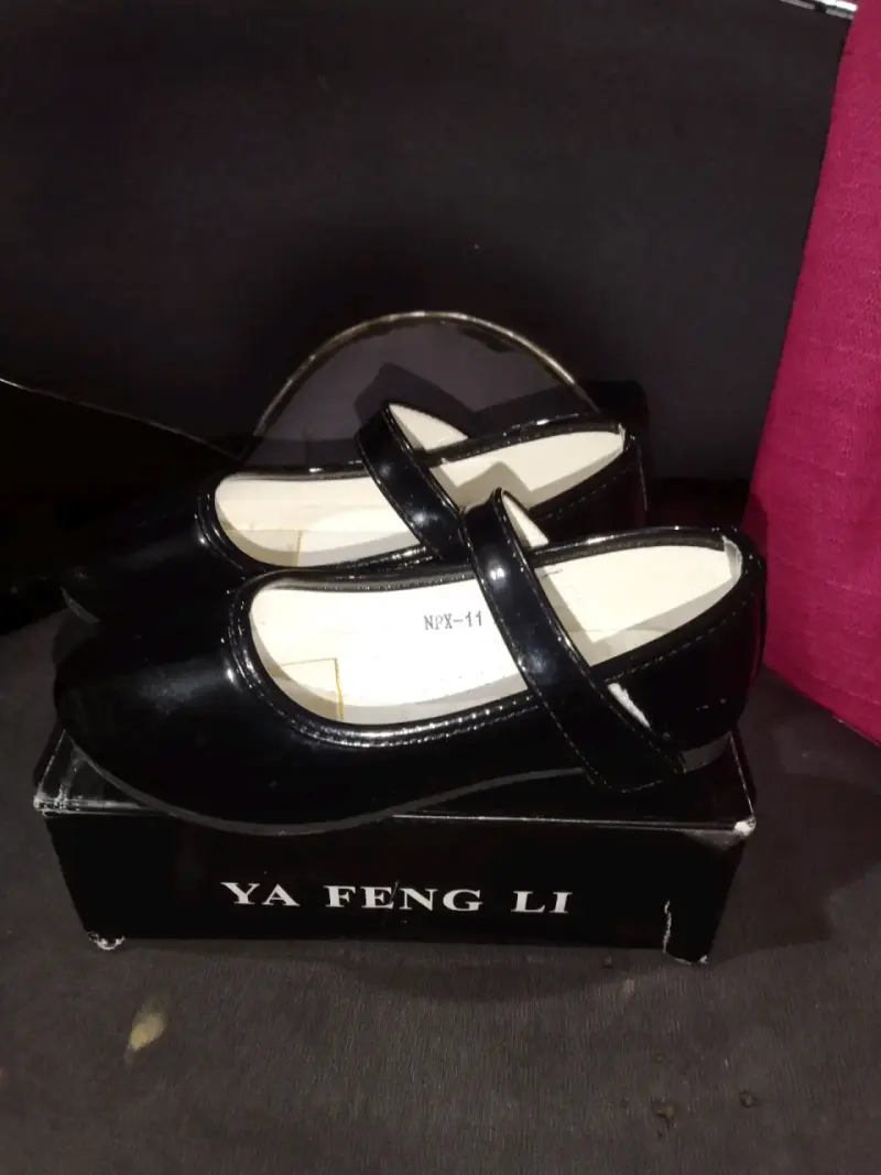 Zapatos de niña dorados con lazo brillante - 2