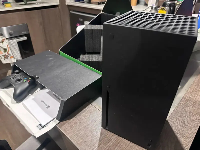 Consola Xbox Series X 1TB con Control - 3