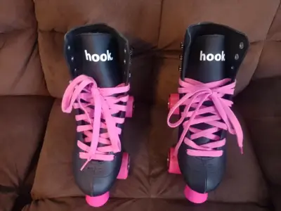 Patines NUEVOS de Cuatro Ruedas Hook - miniatura 1