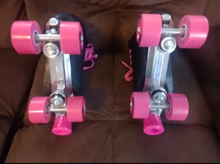 Patines NUEVOS de Cuatro Ruedas Hook - 3