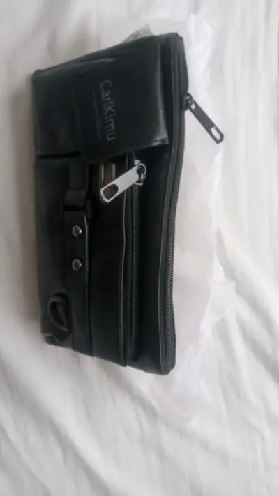 Bolso bandolera negro CarlKimu con múltiples compartimentos - miniatura 2