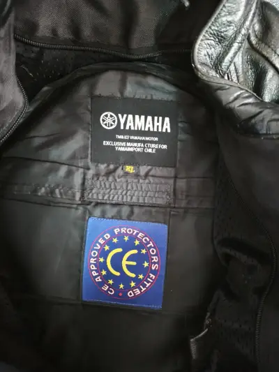 Chaqueta de cuero para moto Yamaha negra - miniatura 3