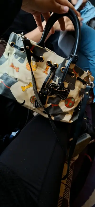 Bolso Dooney & Bourke con diseño de perros - miniatura 2