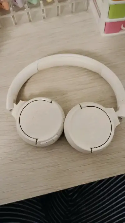 Audífonos inalámbricos blancos JBL - miniatura 1