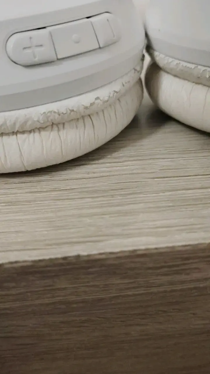 Audífonos inalámbricos blancos JBL - 2