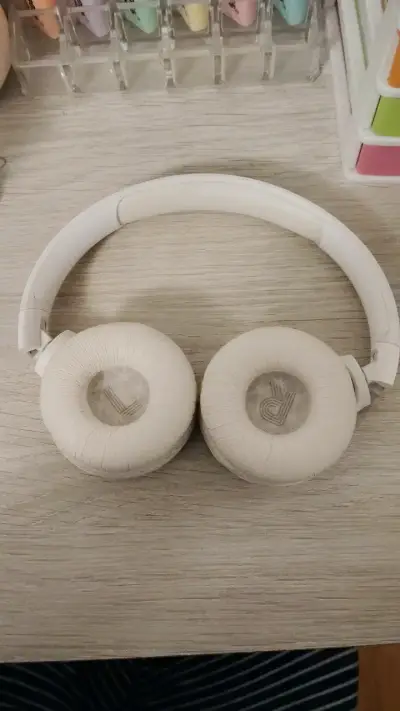Audífonos inalámbricos blancos JBL - miniatura 3
