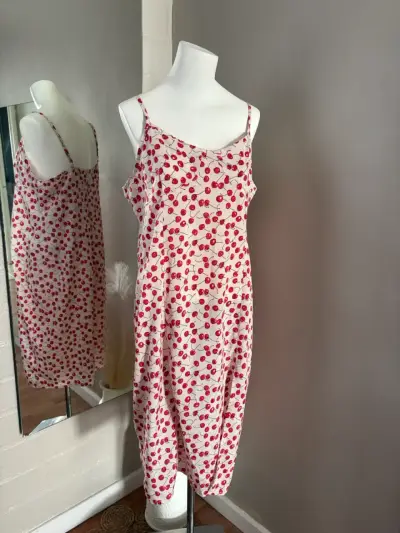 Vestido de tirantes con estampado de cerezas - miniatura 1