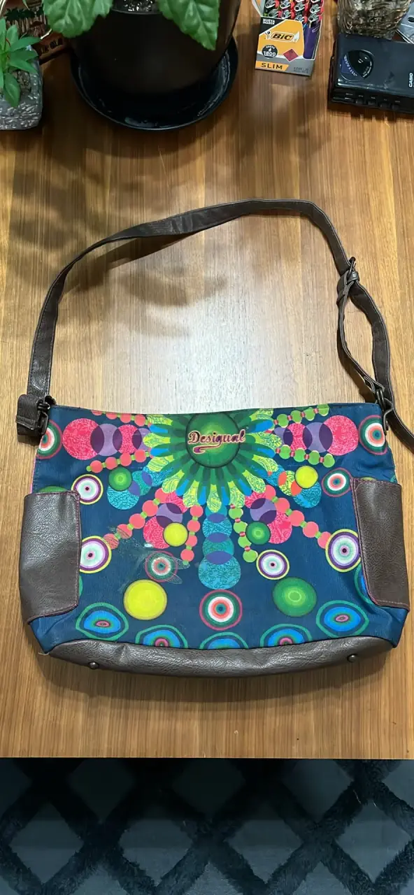 Bolso bandolera Desigual colorido con diseño único - 1