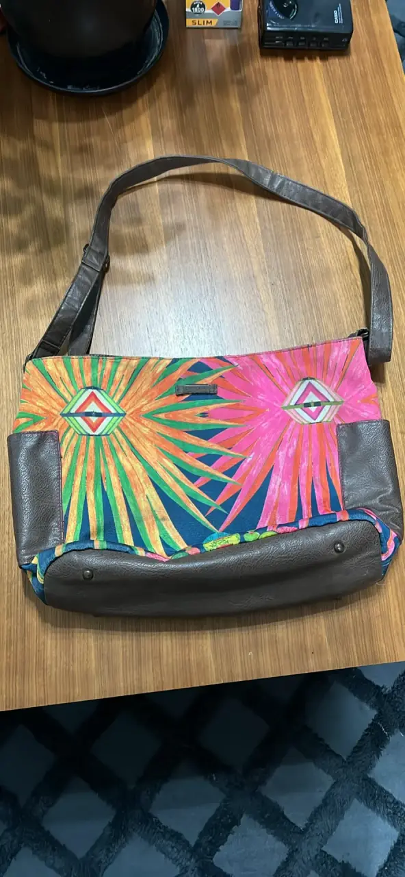 Bolso bandolera Desigual colorido con diseño único - 2