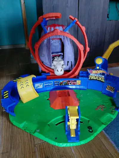Pista de Juego Hot Wheels Monster Trucks con Dinosaurio - miniatura 1