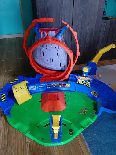 Pista de Juego Hot Wheels Monster Trucks con Dinosaurio - miniatura 4