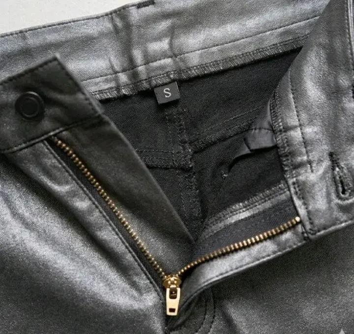 Pantalones metálicos plateados para mujer - 3