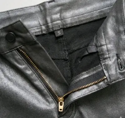 Pantalones metálicos plateados para mujer - miniatura 3