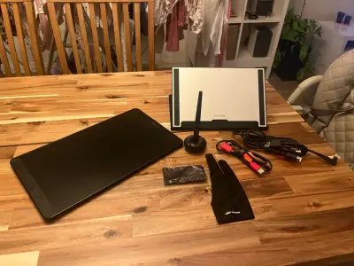 Tableta gráfica Huion Kamvas 13 y accesorios - miniatura 1