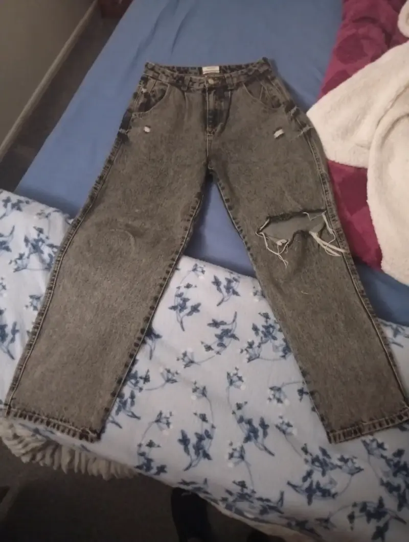 Jeans desgastados para mujer en buen estado