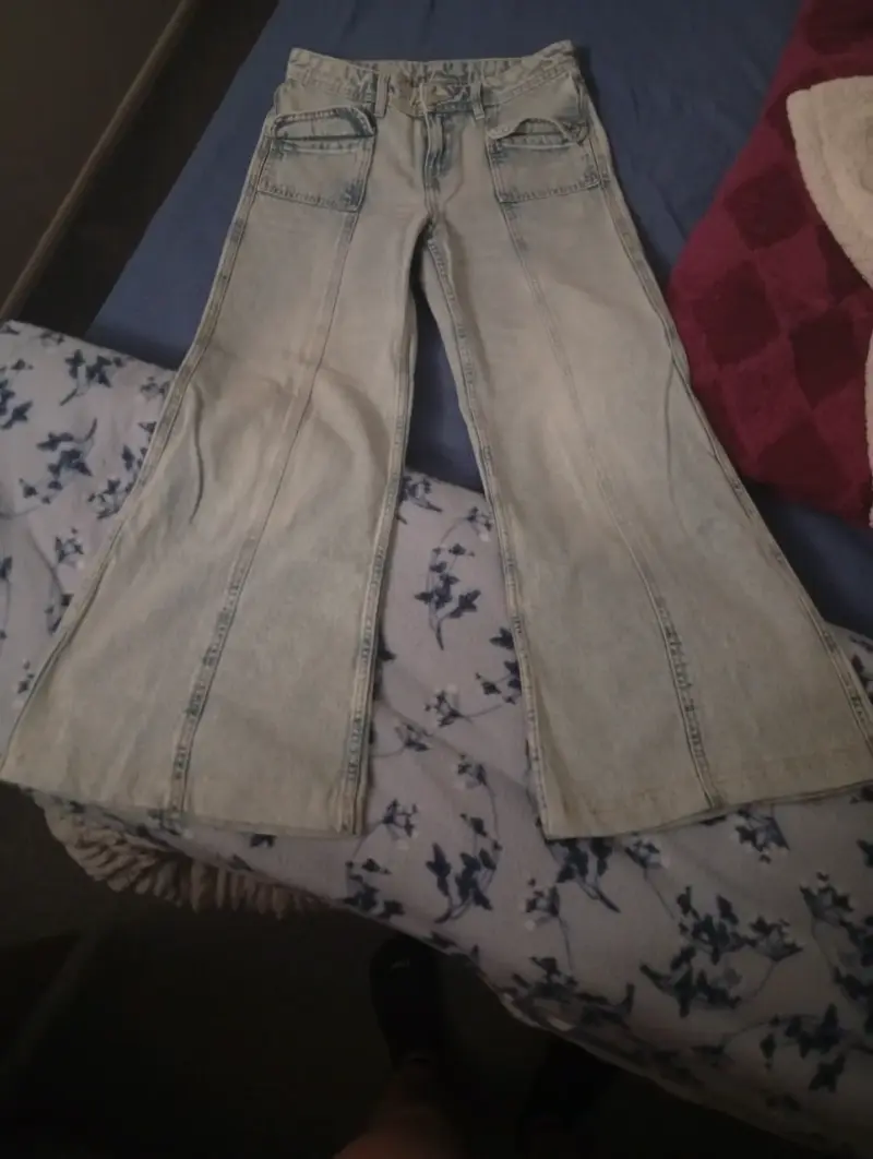 Pantalones de mezclilla acampanados para mujer
