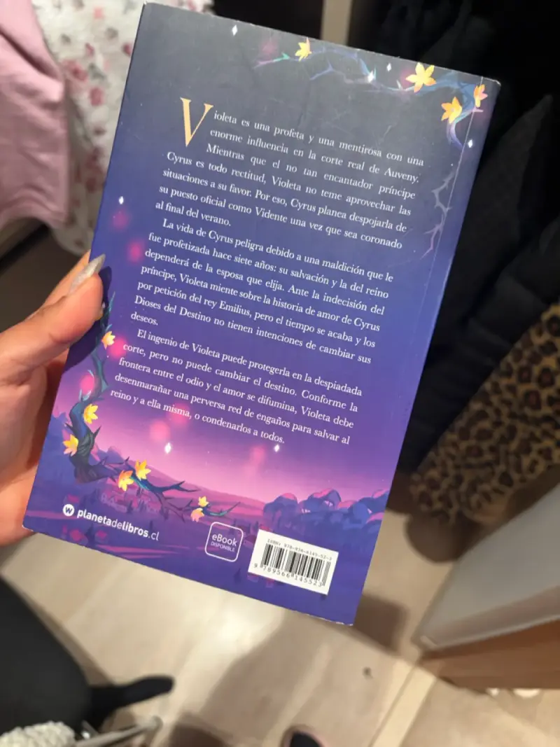 Libro 'Una Violeta Hecha de Espinas' de Gina Chen - 2