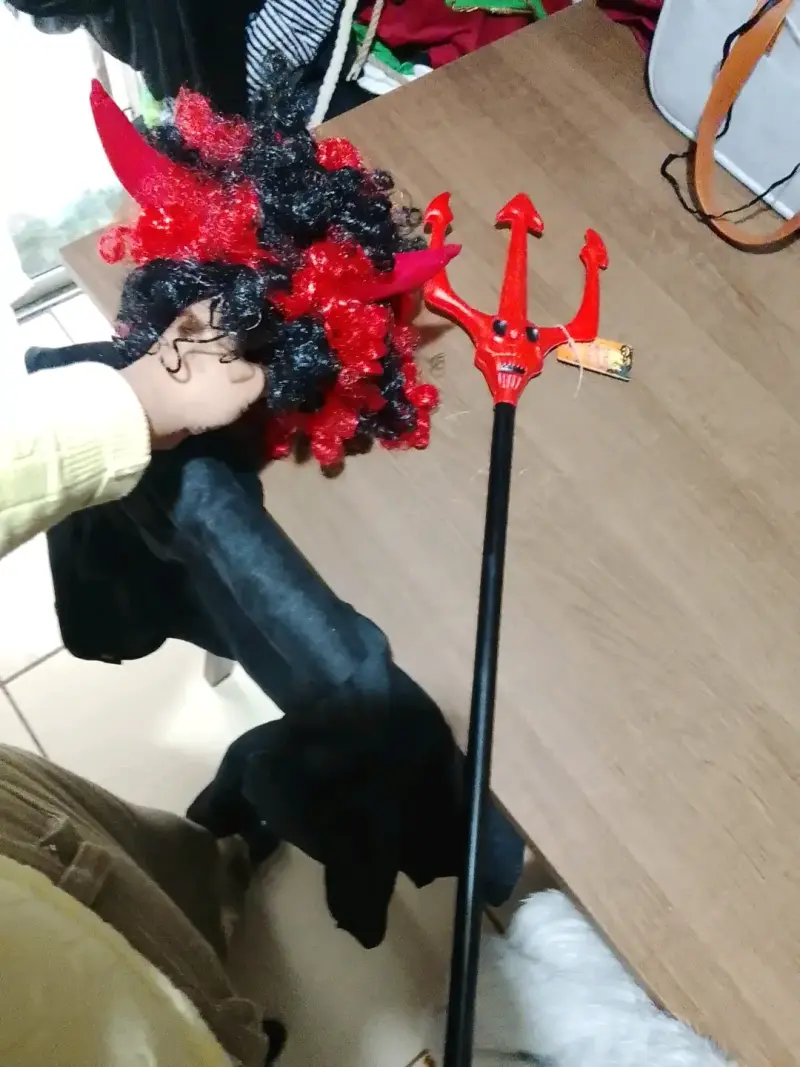 Disfraz de diabla con capa y tridente - 3