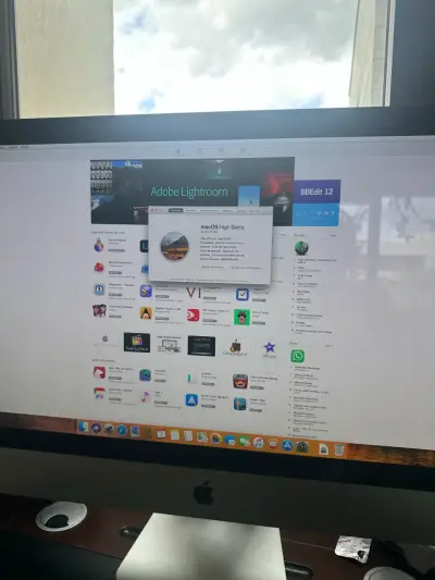 iMac de 27 pulgadas con teclado y mouse - miniatura 4