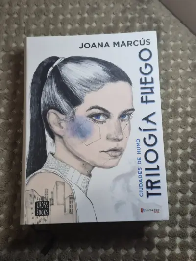 Ciudades de Humo' - Joana Marcús - miniatura 1