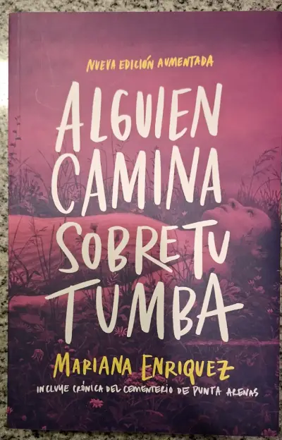 Alguien Camina Sobre Tu Tumba de Mariana Enrí - miniatura 1