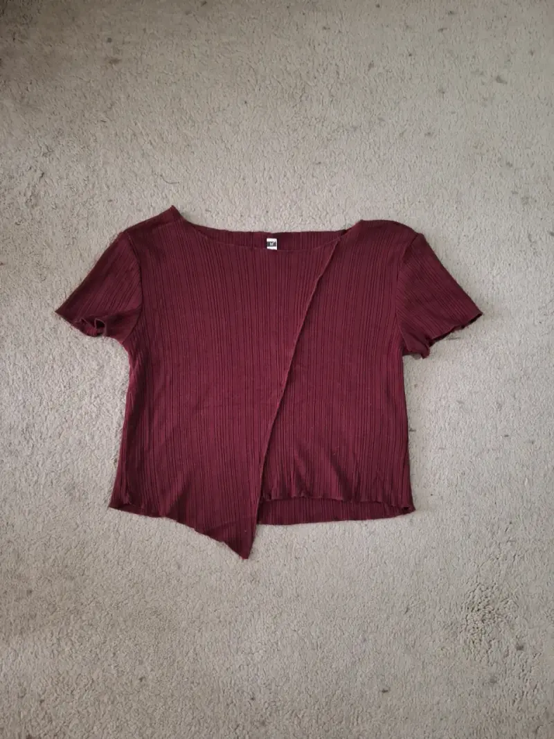 Polera manga corta burdeo Sybilla