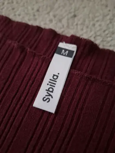 Polera manga corta burdeo Sybilla - miniatura 2
