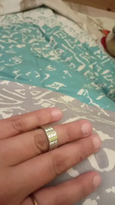 Anillo de acero inoxidable con diseño grabado - miniatura 1