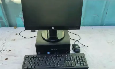 Computador de Escritorio HP Completo - miniatura 1