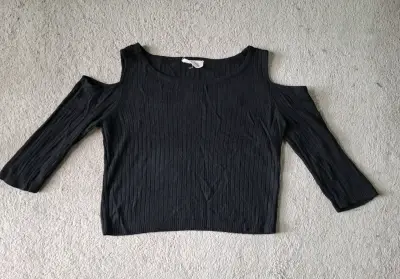 Polera negra hombros descubiertos Americanino - miniatura 1