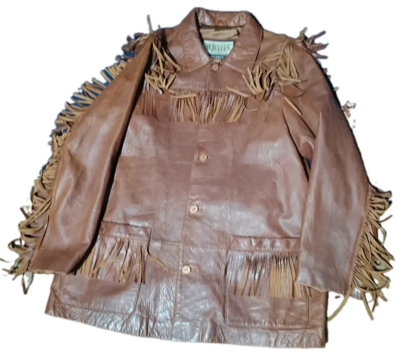 Chaqueta de cuero con flecos estilo western
