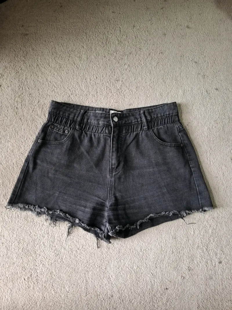 Shorts de mezclilla negro Sybilla talla 44