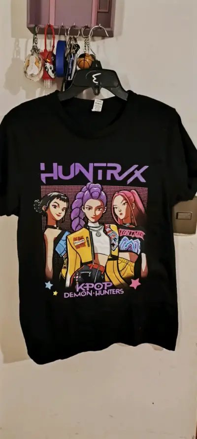 Polera negra K-Pop Demon Hunters - miniatura 1