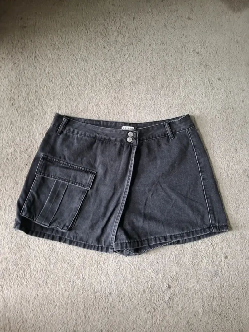 Falda short mezclilla con bolsillo lateral 44