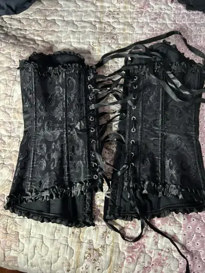 Corset negro con encaje y cintas ajustables - miniatura 2