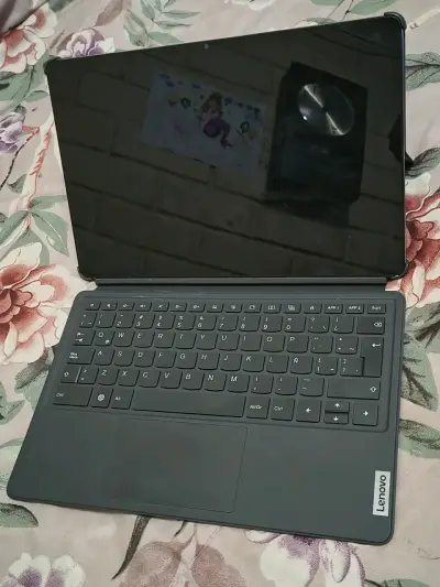 Tablet Lenovo Tab P12 + Teclado Magnético + Lápiz - miniatura 4