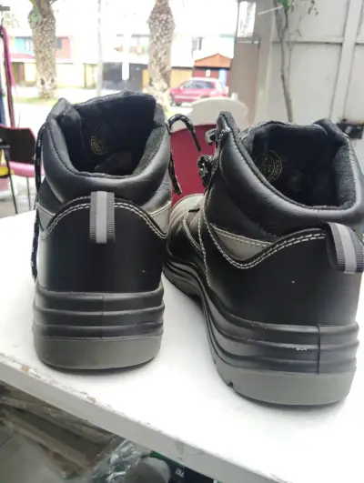 Botas de seguridad negras Tempest Anticlavos - miniatura 4