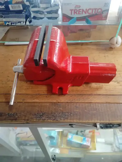 Torno de banco rojo Somar líder - miniatura 1