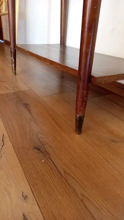 Mesa auxiliar/ arrimo de madera patas de bronce - miniatura 3