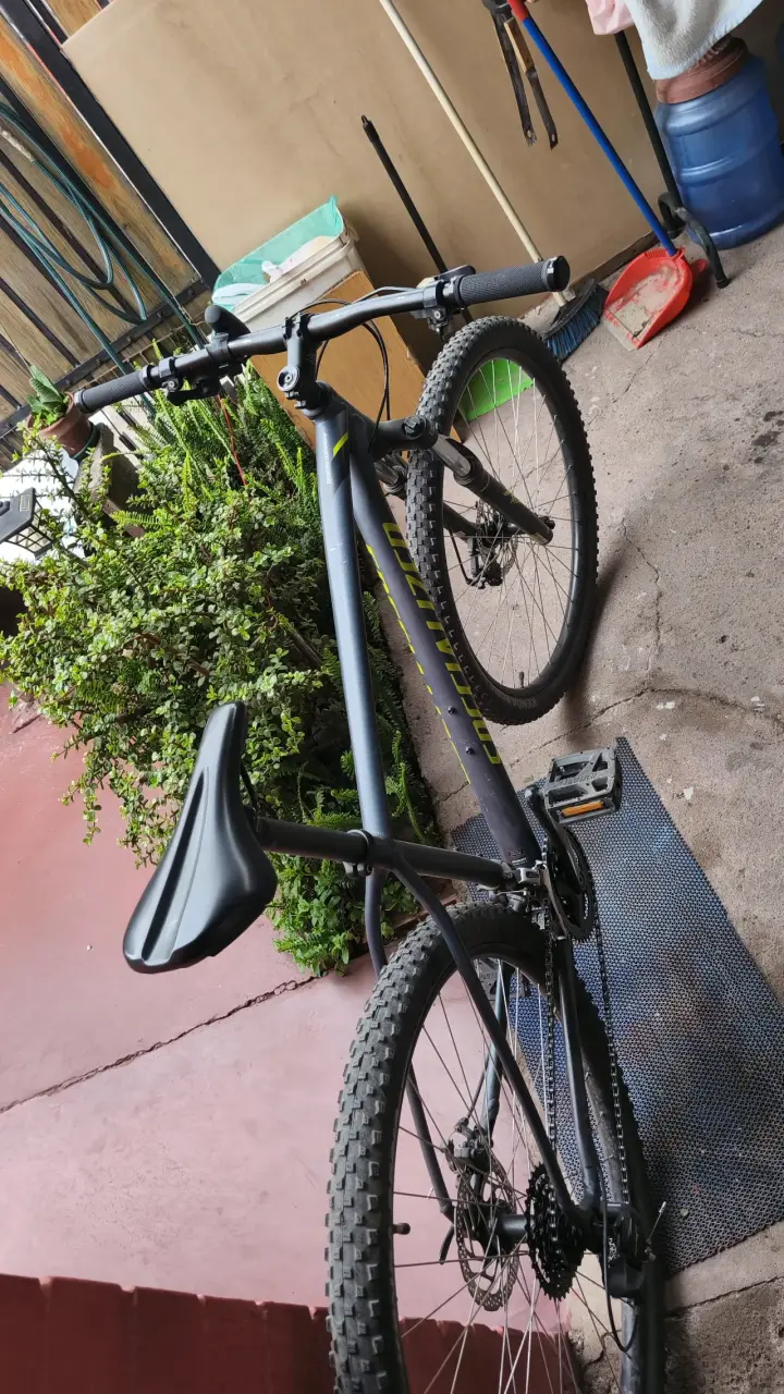 Bicicleta de montaña Specialized negra - 2