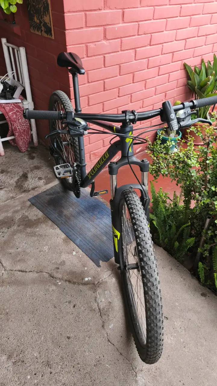 Bicicleta de montaña Specialized negra - 3