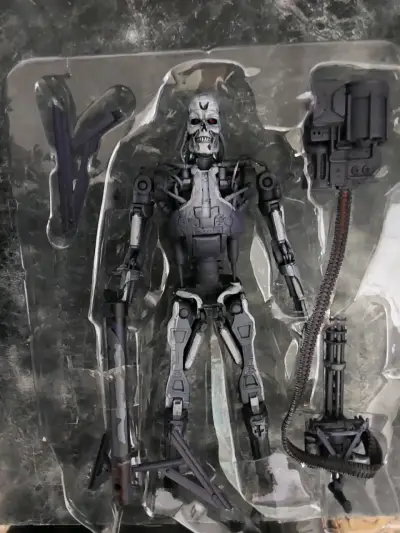 Remate Figura de T800(robocop vs terminator) - miniatura 4