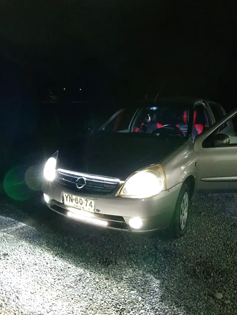 Auto Nissan platina año 2005 - 2