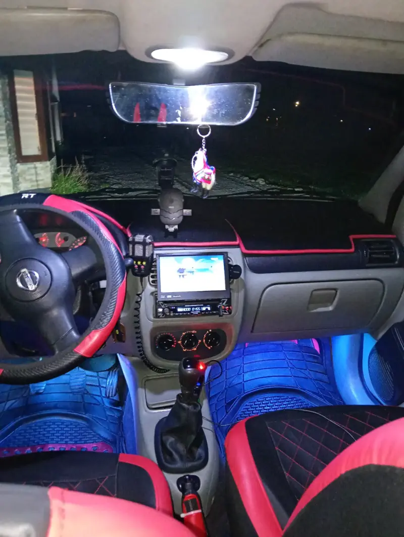 Auto Nissan platina año 2005 - 5