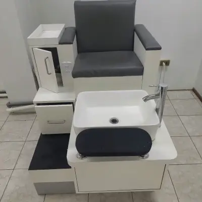 Sillón de Pedicura con griferia y enchufe - miniatura 1