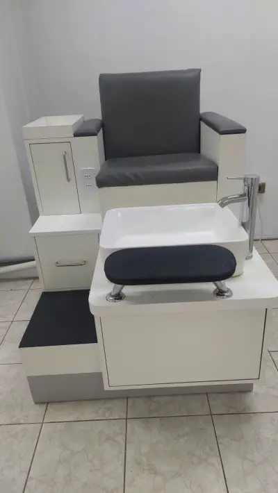 Sillón de Pedicura con griferia y enchufe - miniatura 3