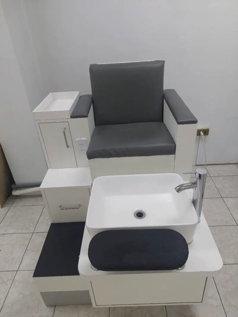 Sillón de Pedicura con griferia y enchufe - 4